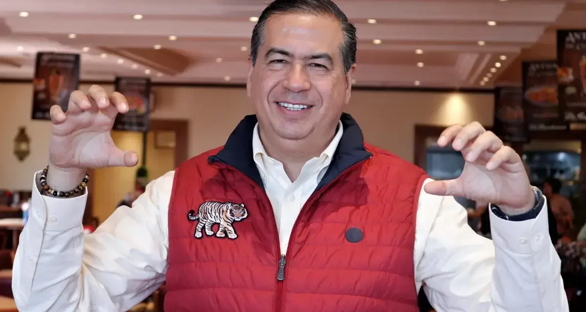 Con sus propias uñas